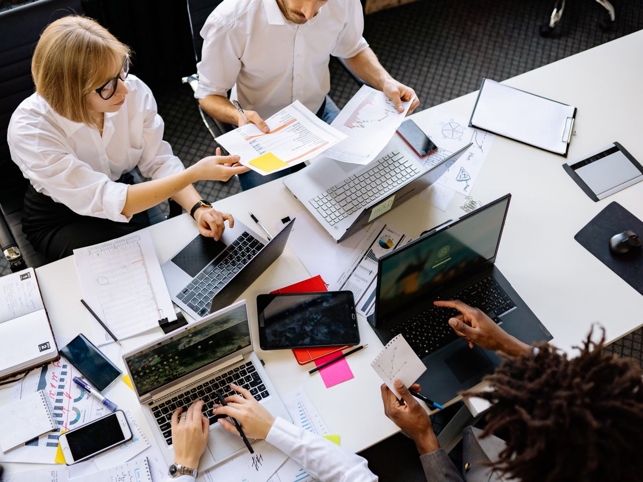 Managing PDFs for Your Restaurant: How to Merge, Annotate, and Share Documents Online